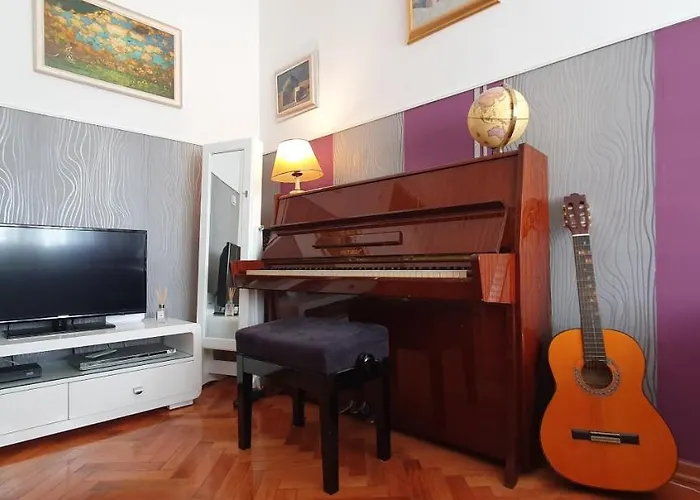 公寓 Of Music - In The Center Of