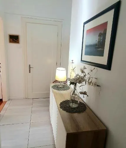 公寓 Of Music - In The Center Of *